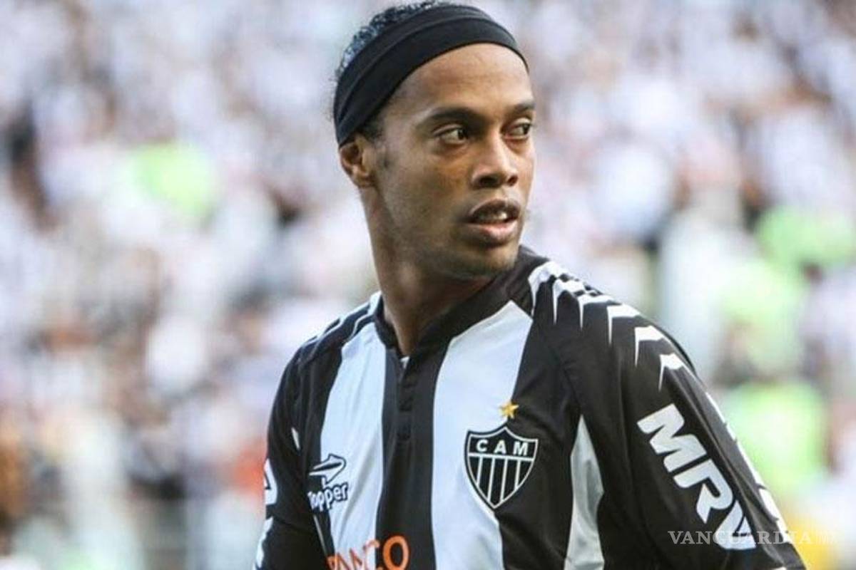 Ronaldinho descarta retirarse y mantiene su futuro en suspenso