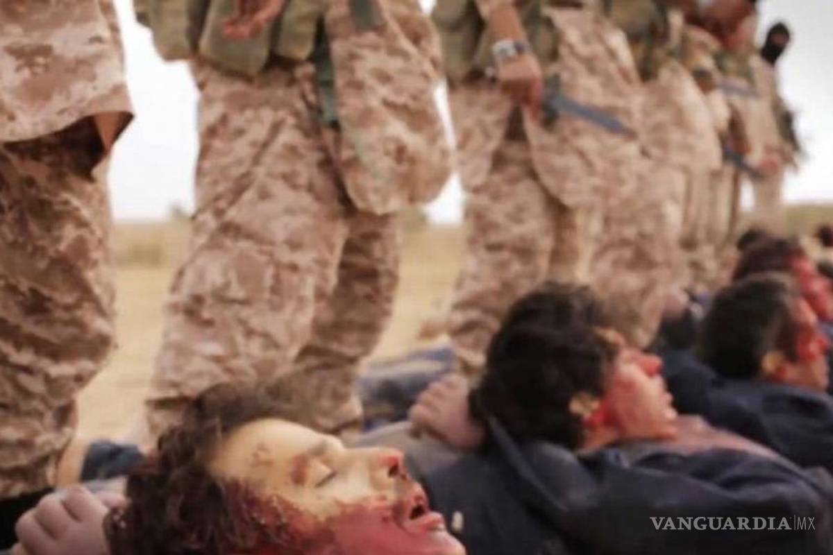 Estado Islámico decapita a 18, difunde el video sin cortes