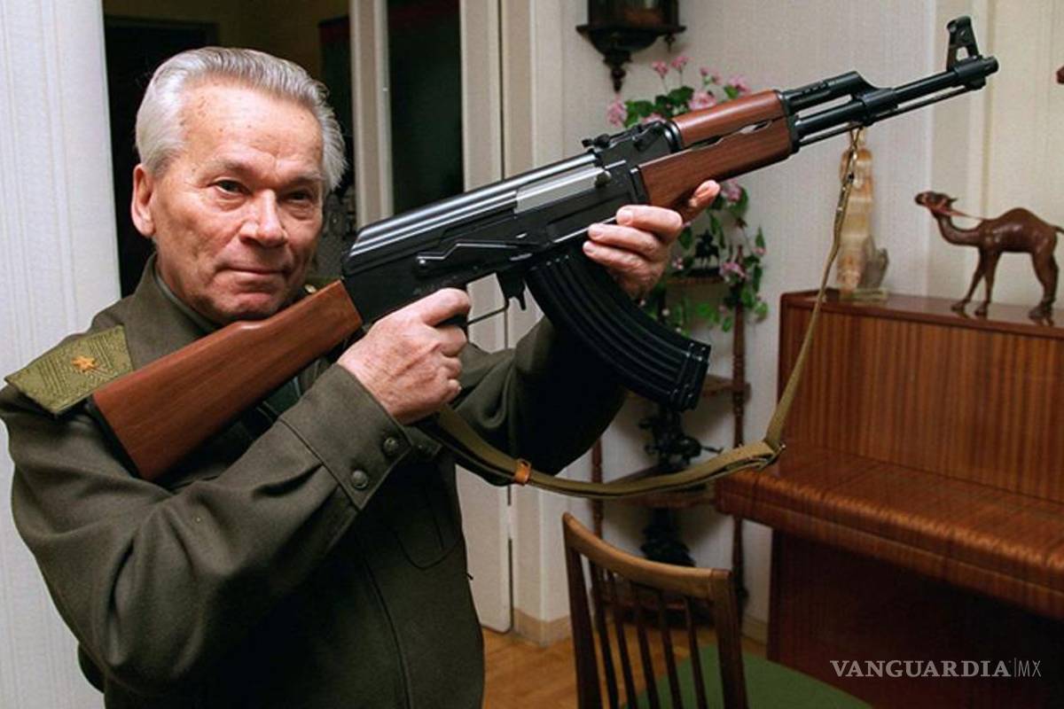 Fallece Mijaíl Kalashnikov, el padre del AK-47