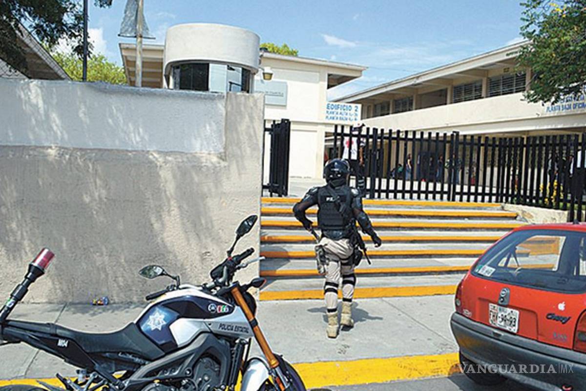 Dos hombres agreden sexualmente y golpean a jovencita afuera de la UAdeC en Saltillo