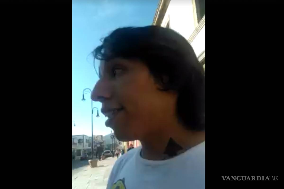 Policias de Saltillo intentan detener a jóven por cantar "Gimme the power"