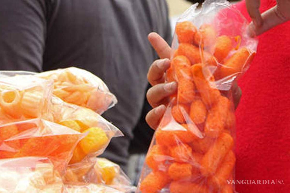 Mexicanos gastan 50 mil mdp anuales en golosinas y comida chatarra