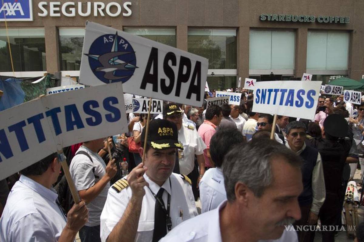 Jubilados de Mexicana de Aviación demandan pagos ante Segob