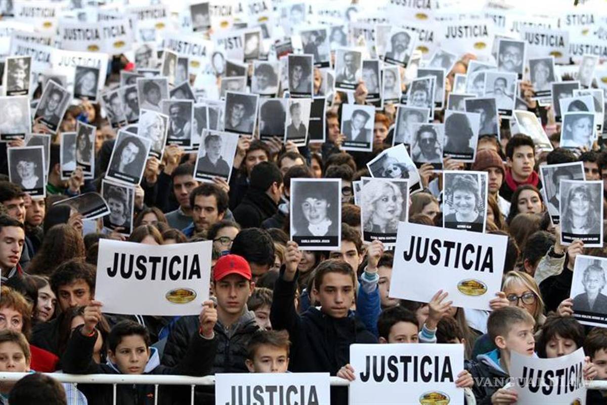 El mismo reclamo, 20 años después, justicia por atentado a la AMIA