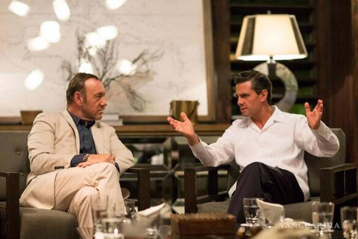 Peña conoce a Frank Underwood y el final de House of Cards
