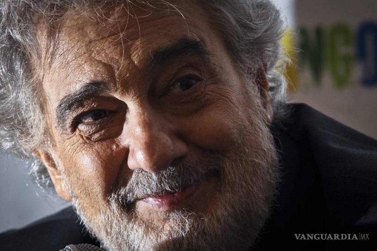 Plácido Domingo reaparece tras hospitalización