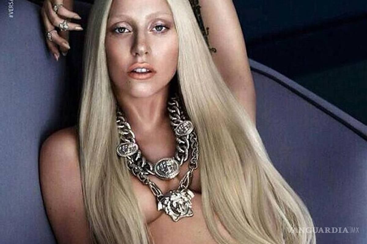 Lady Gaga inicia el año haciendo topless