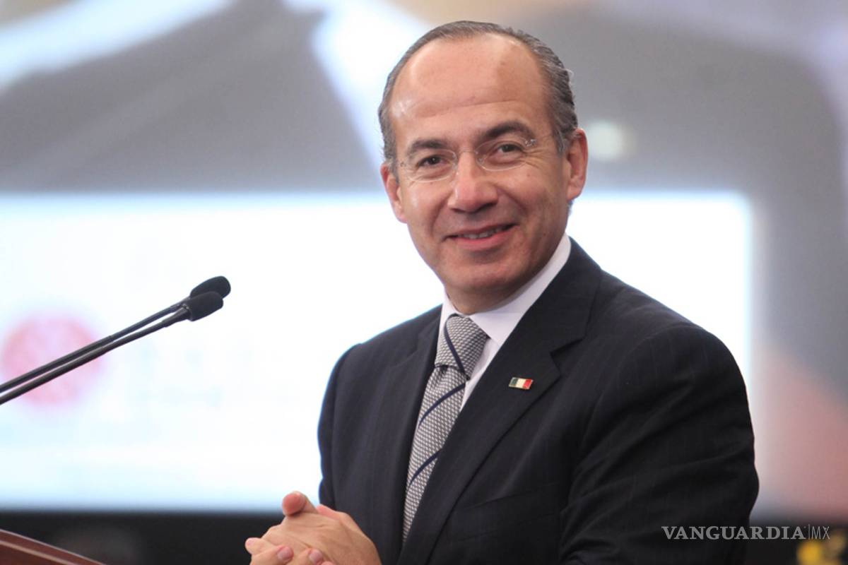 Desde Dubai, Felipe Calderón presenta vehículo autónomo