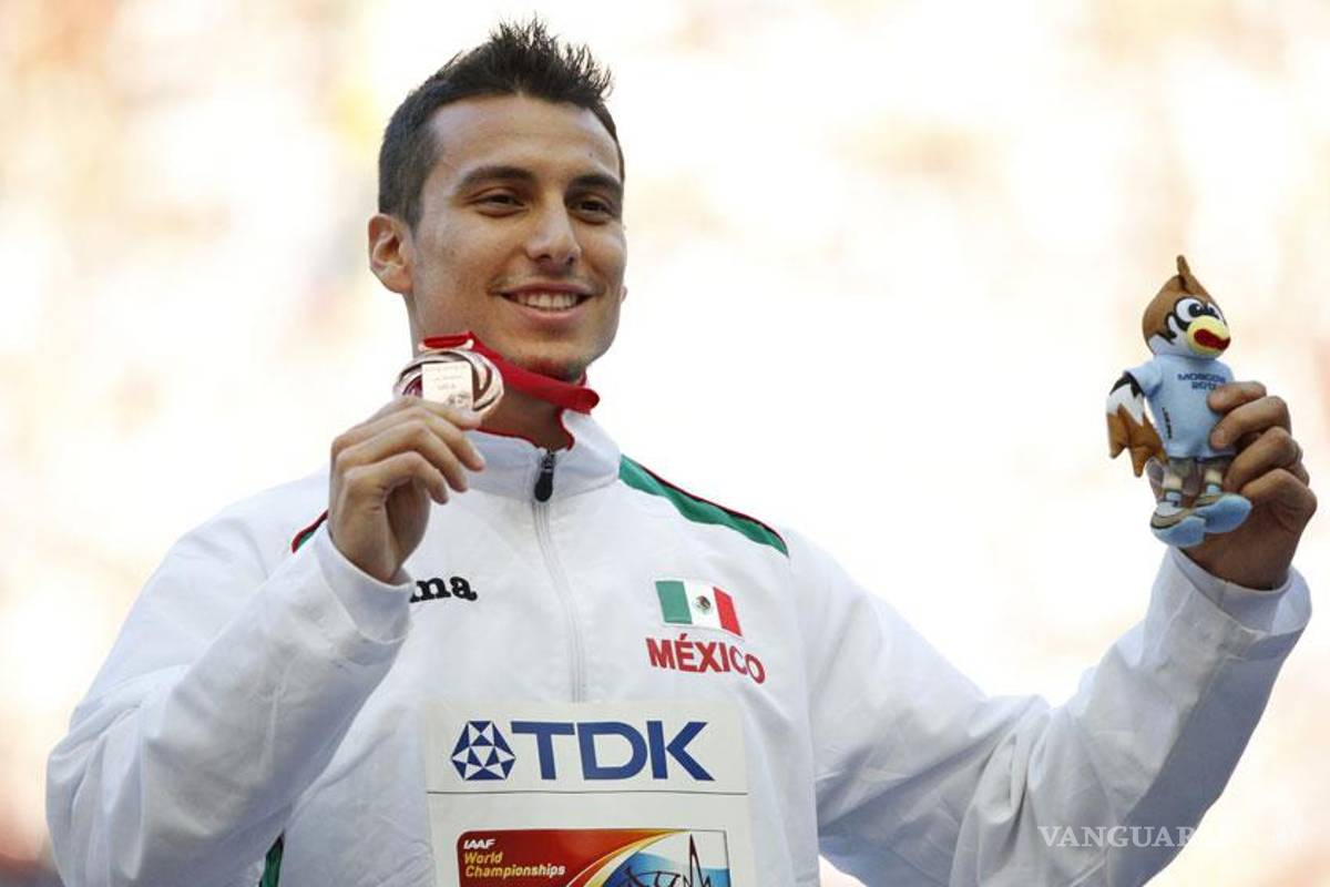 Luis Rivera recibe medalla de bronce