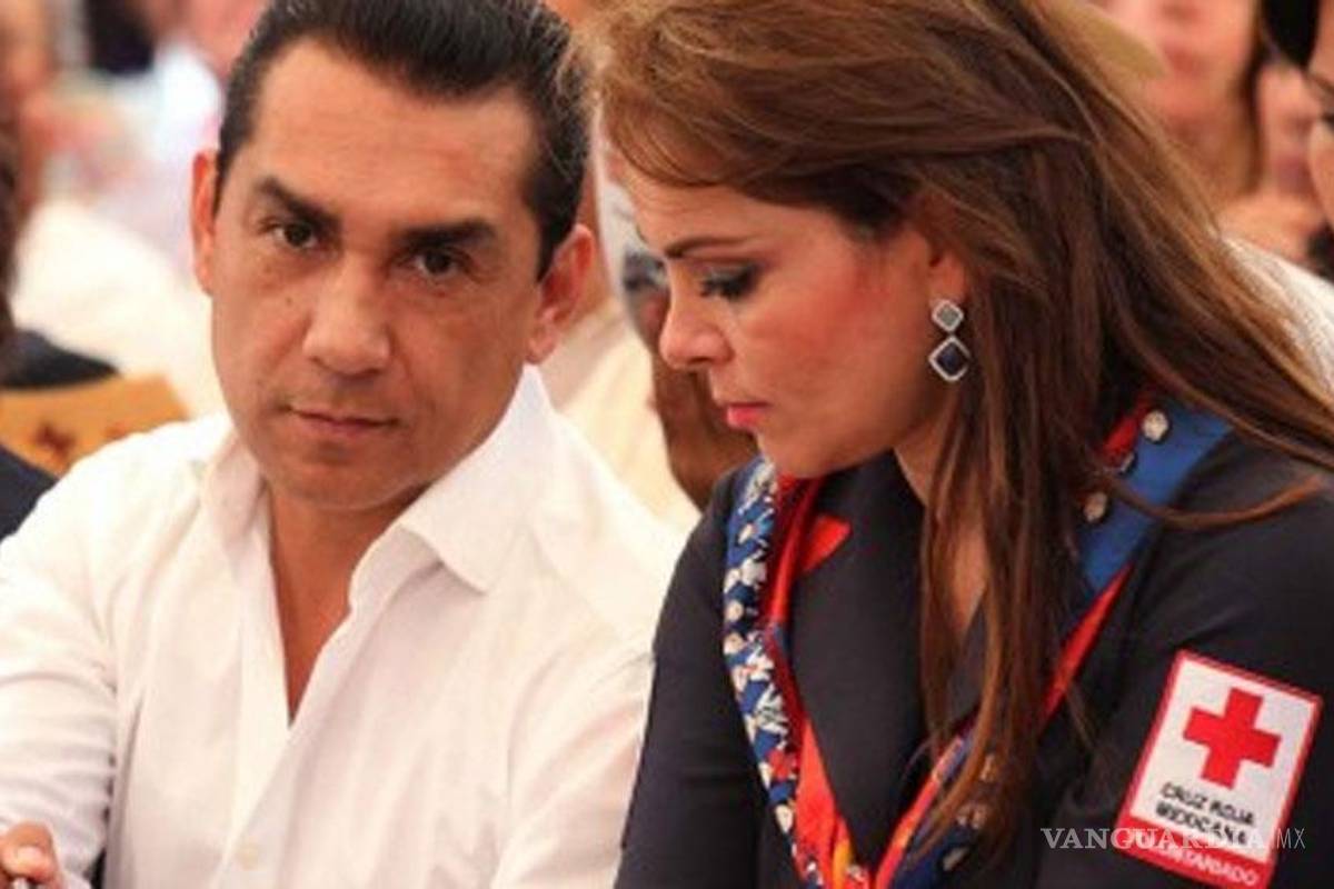 María de los Ángeles Pineda Villa: Abarca administraba; ella mandaba