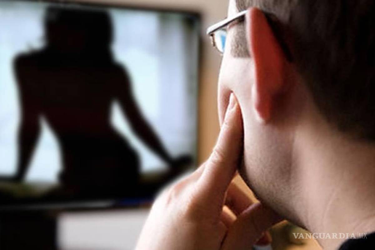Las personas creyentes son más adictas al porno: estudio