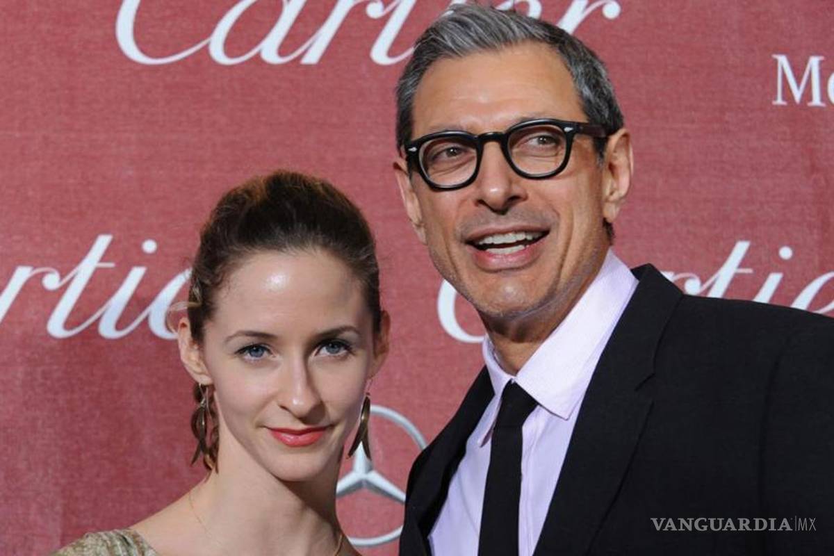 Actor de 'La Mosca' se compromete con chica 30 años menor que él