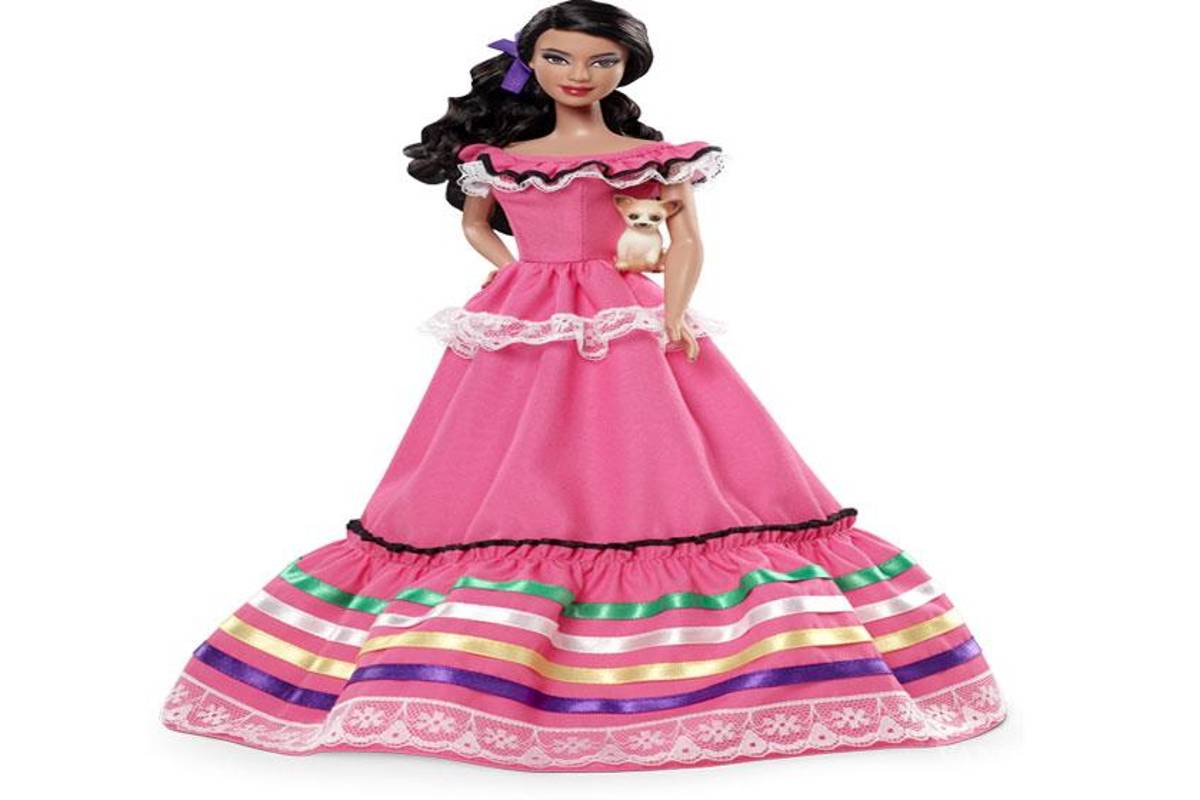 Barbie mexicana causa polémica en Internet