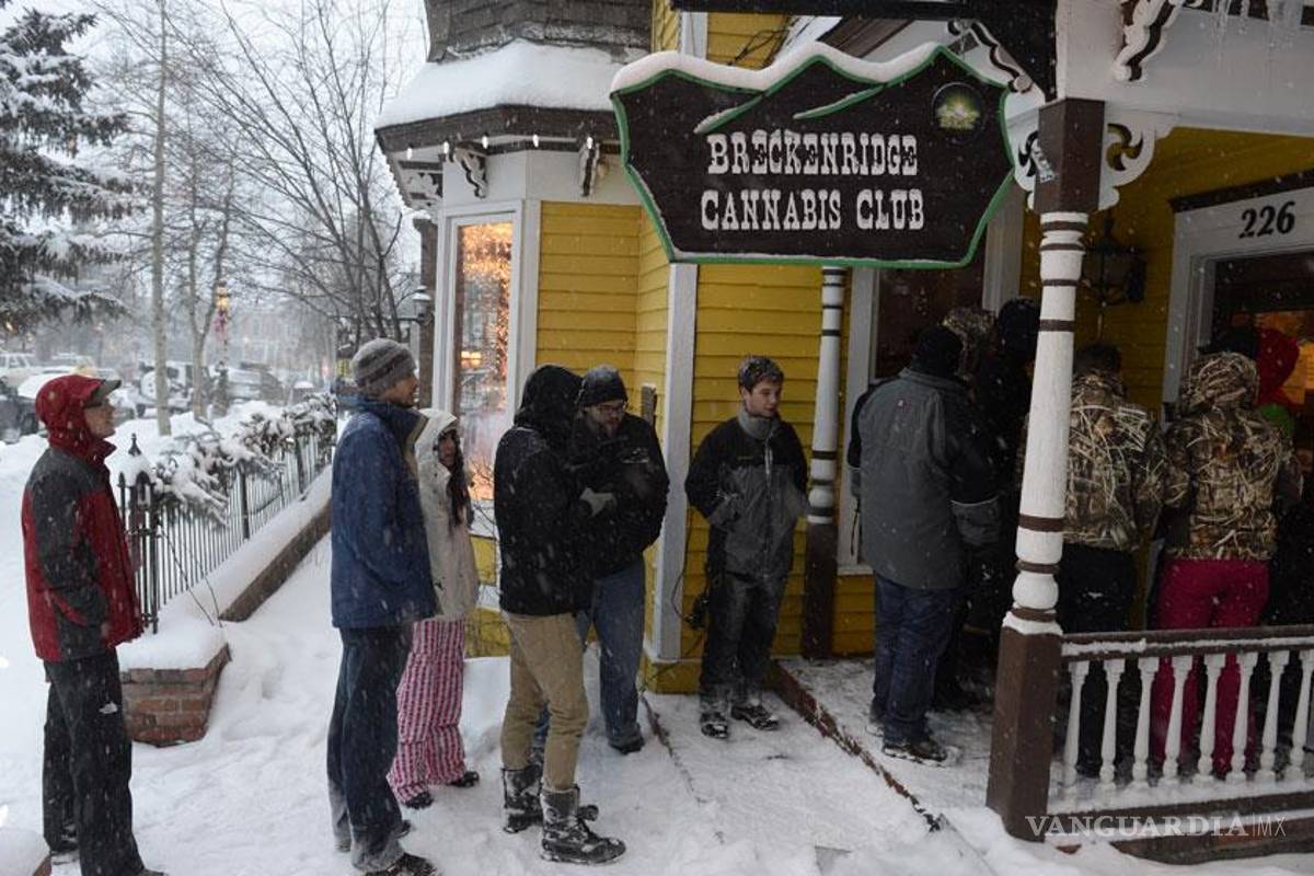 Exitoso primer día de venta legal de marihuana en Colorado