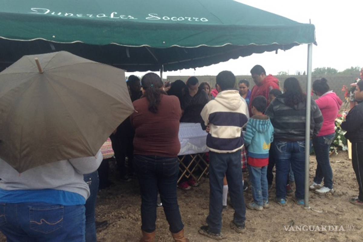 Sepultan a niño que murió por asfixia en escuela de Piedras Negras