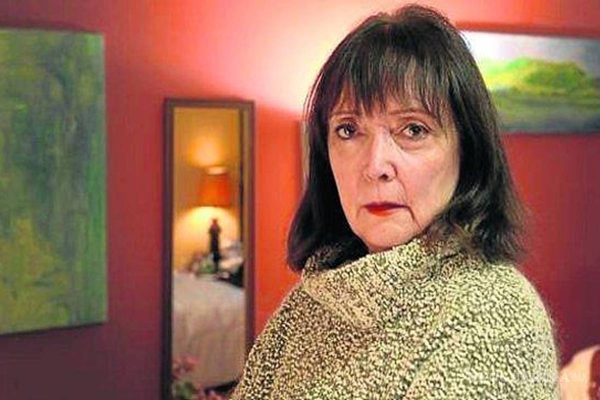 Despiden a maestra por aparecer en películas eróticas durante su juventud