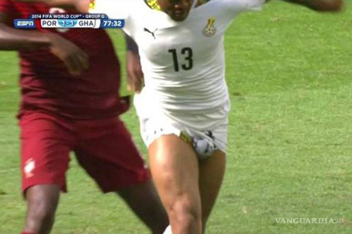 Jordan Ayew de Ghana muestra sus "encantos" en pleno partido