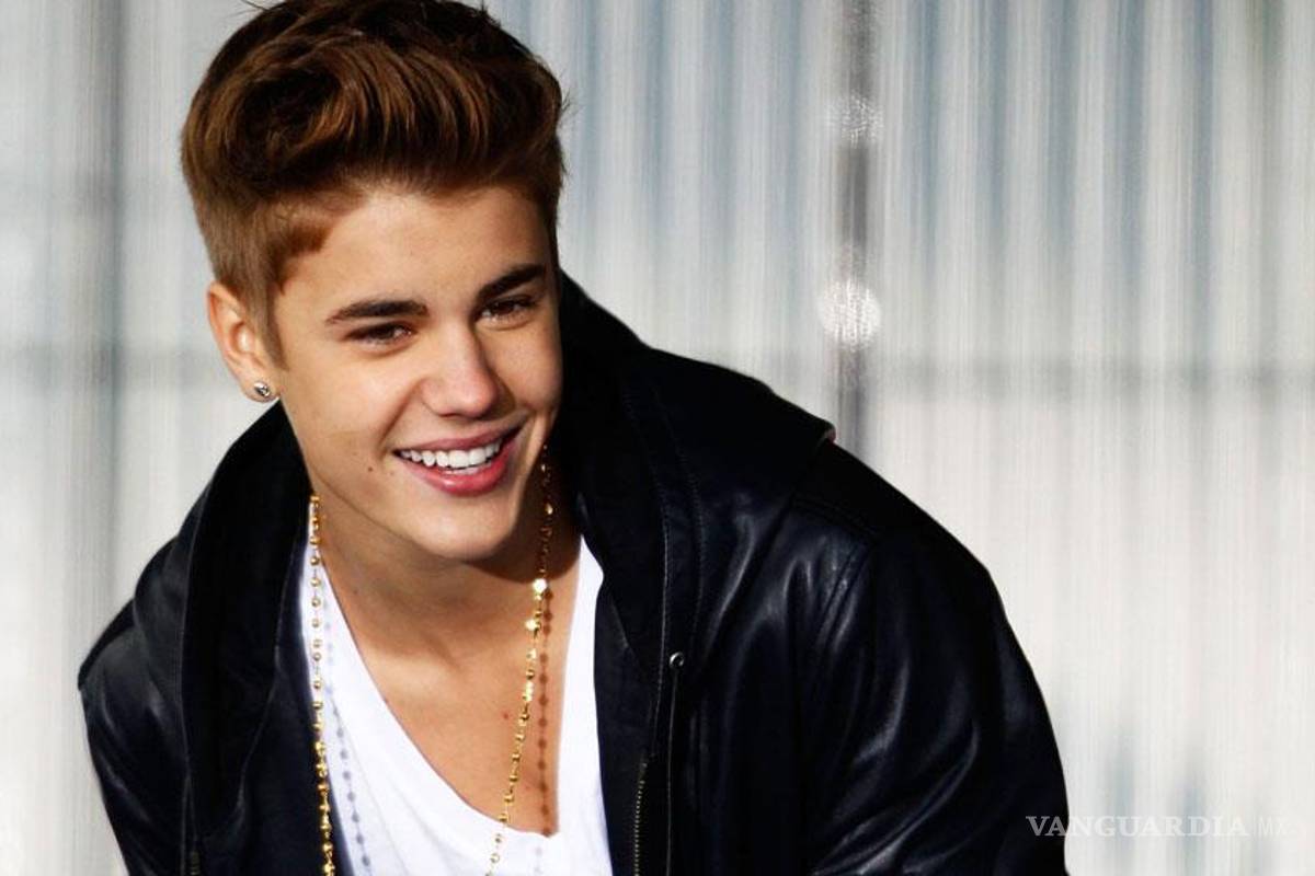 Bieber ayuda a construir escuela en Guatemala