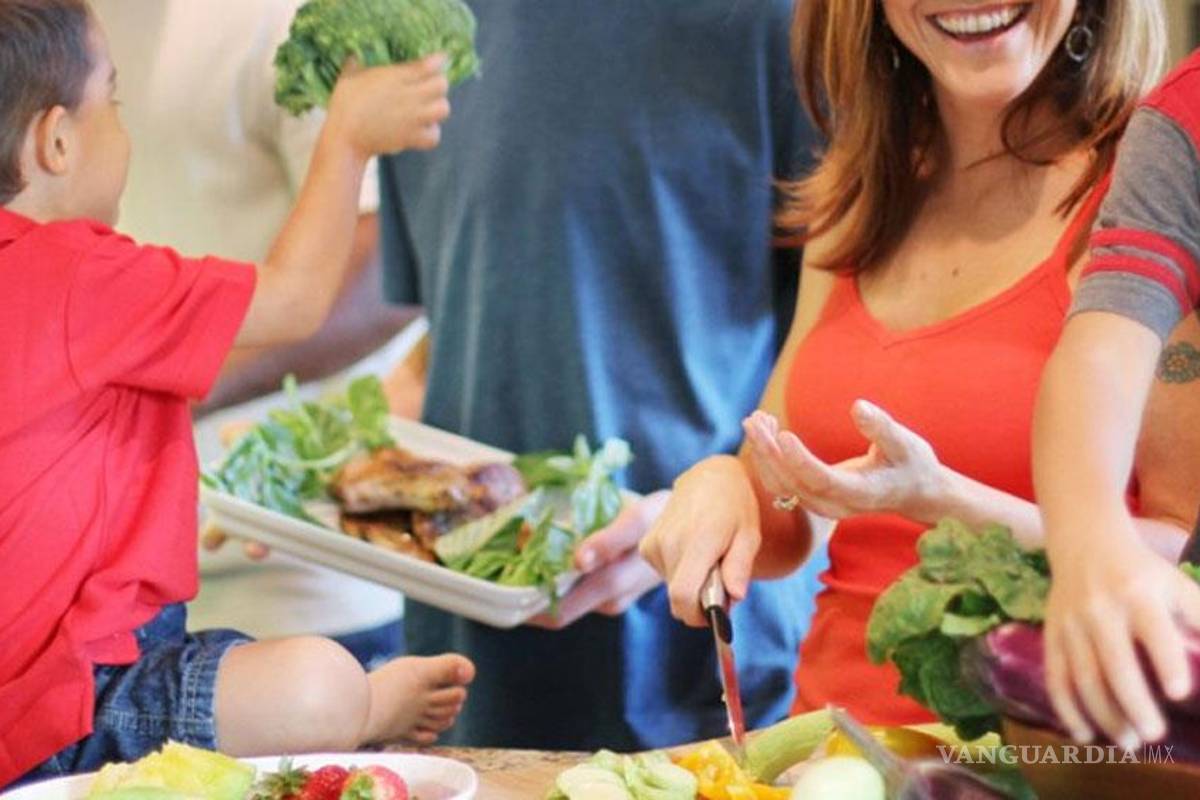 Comer cinco veces al día para evitar la obesidad, ¿Por qué?