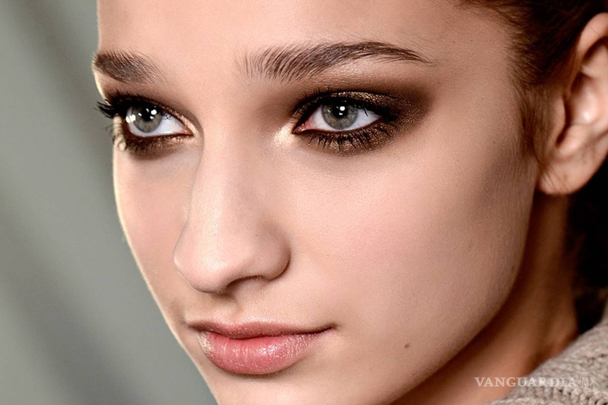 Cambian color de sus ojos con cirugía