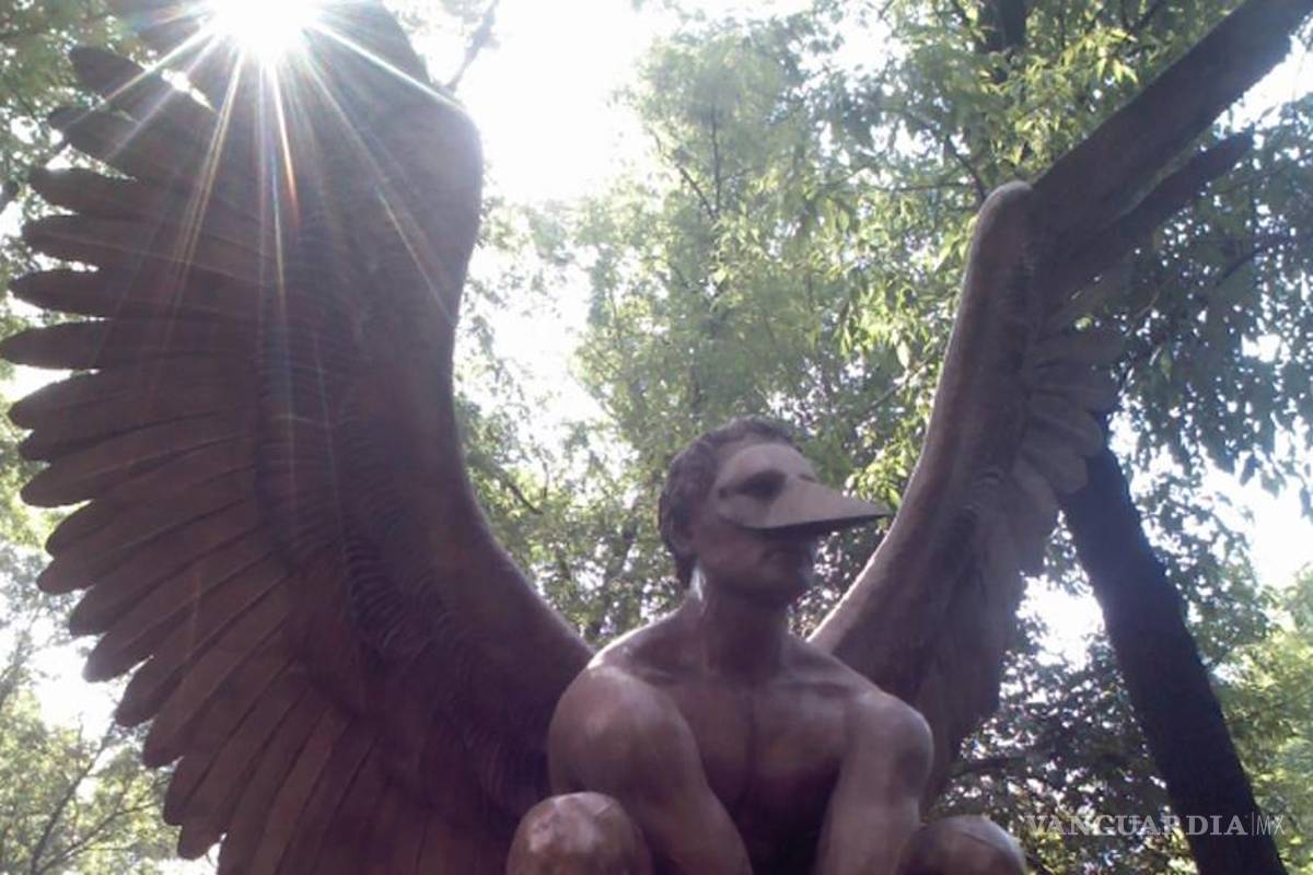 El artista mexicano Jorge Marín da "alas" a Berlín