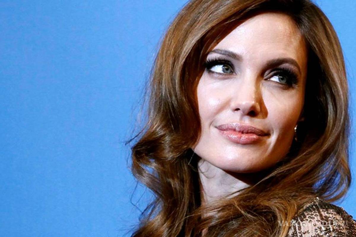 Mastectomía de Angelina Jolie fue una manipulación, denuncian