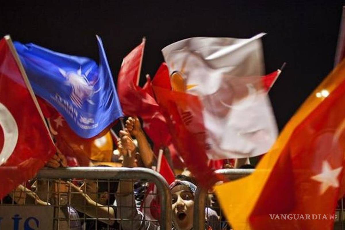 Miles de turcos prometen continuar con las protestas