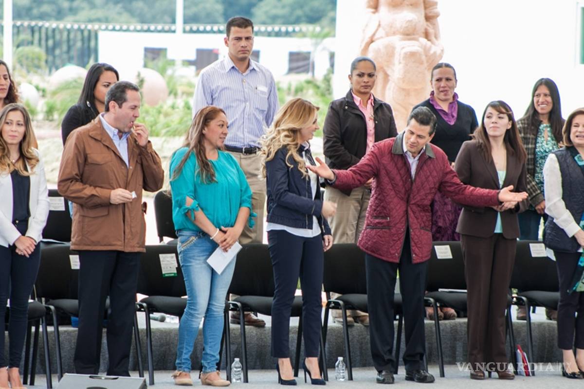 Peña Nieto felicita a enfermeras en su día