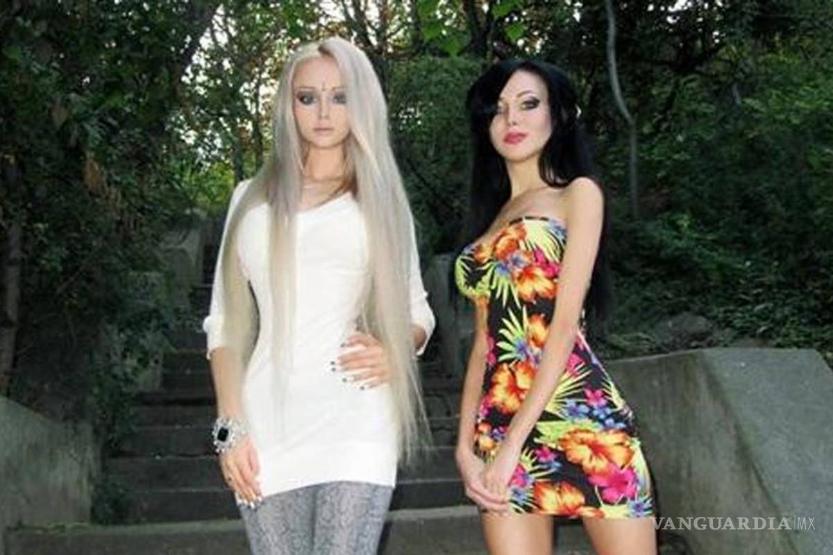 La Barbie humana conoce a la Bratz humana