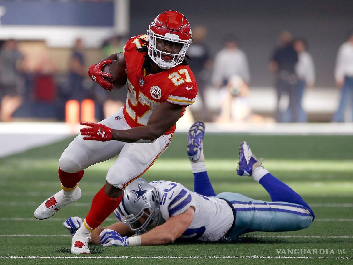 $!El corredor estelar de los favoritos para el Super Bowl, Chiefs de Kansas City, está envuelto en una violenta agresión