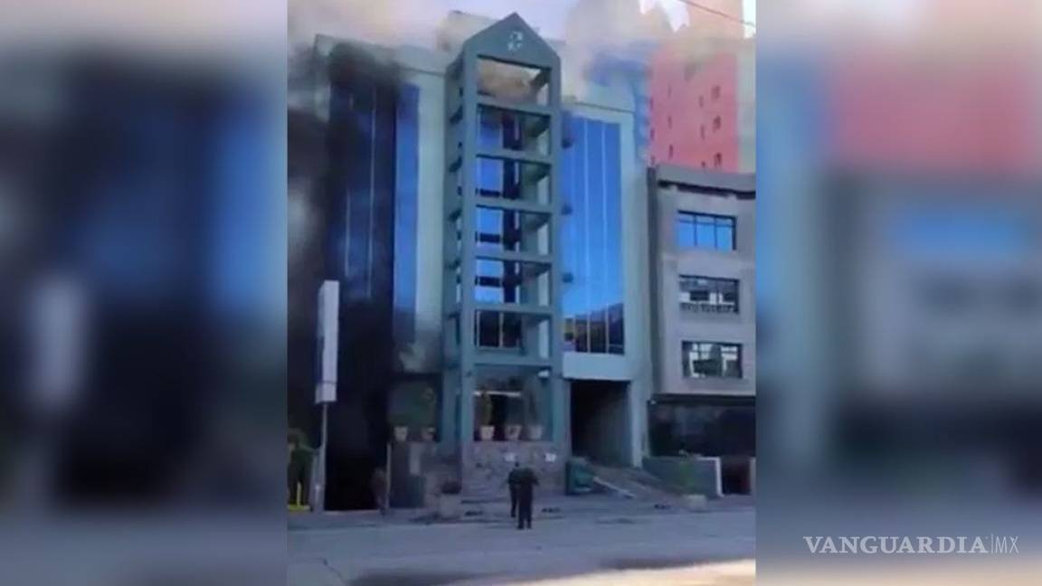 Salta de quinto piso durante incendio en Tijuana (Video)