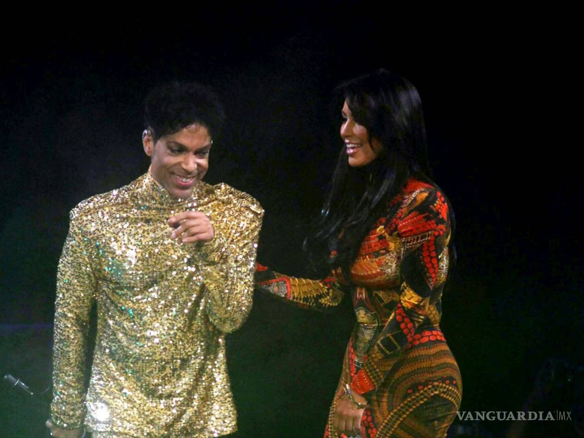 $!El día que Prince corrió a Kim Kardashian del escenario