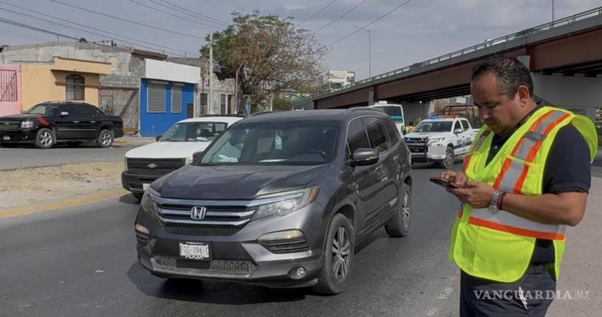 $!La camioneta Honda Pilot quedó estacionada mientras se realizaban los peritajes correspondientes.