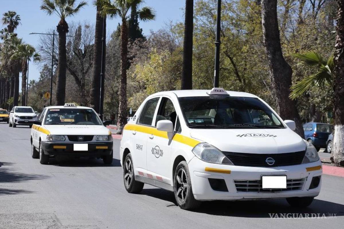 $!El gobierno y las organizaciones de taxis buscan digitalizar el servicio para adaptarse a la competencia con apps y mejorar eficiencia.