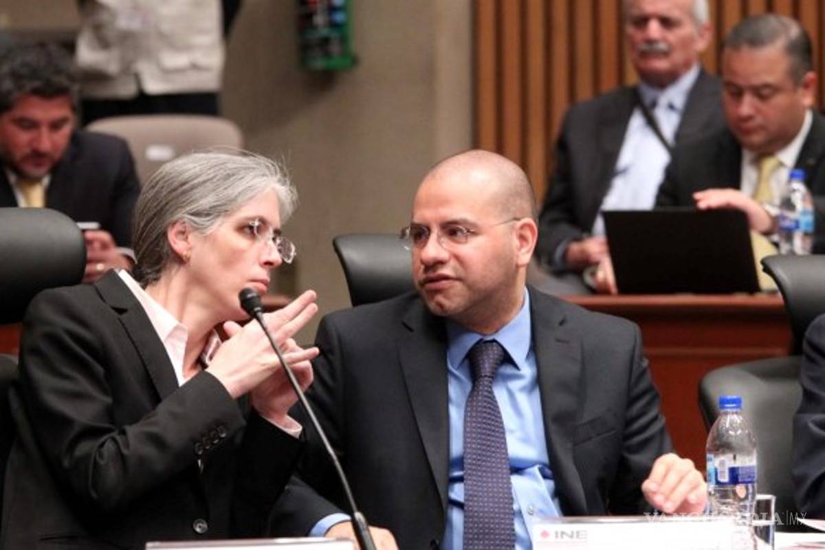 Vinculan a consejero de INE con Morena