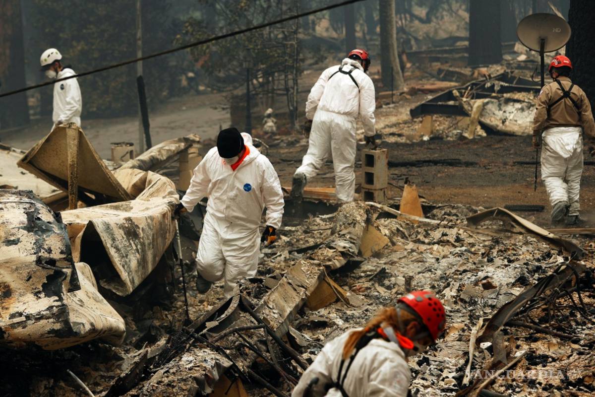 $!Lluvia ayuda a la extinción de voraz incendio en California
