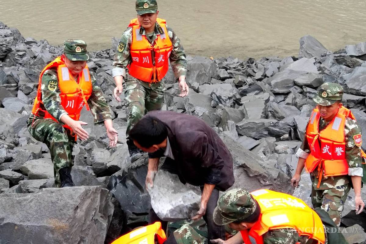 Recuperan 15 cuerpos tras alud en China; reportan más de 120 enterrados