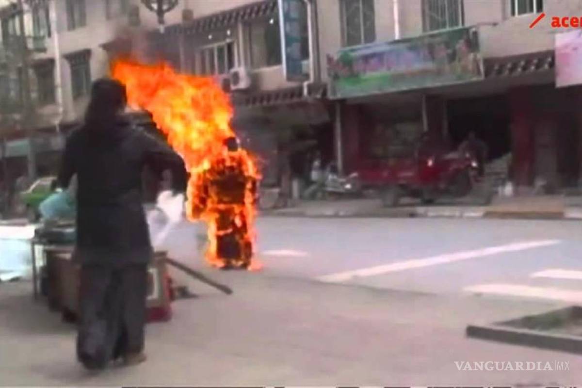 Monje tibetano se inmola frente a comisaría de policía en China