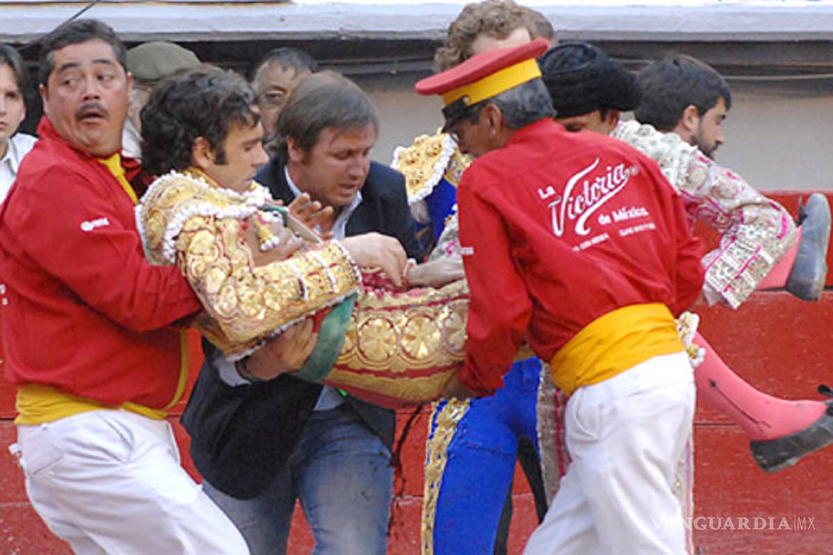 José Tomás recibe fuerte cornada en Aguascalientes; peligra su vida