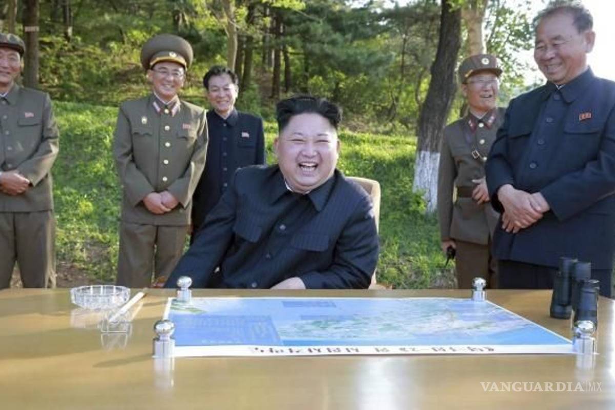 Kim Jong-un felicita a sus científicos por prueba nuclear