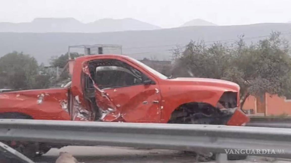 Joven choca en la carretera a Torreón; acompañante sale ‘disparado’ y termina grave