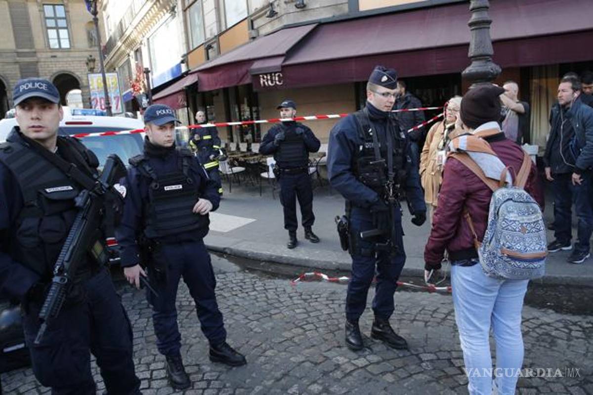 Soldado dispara a un hombre armado que gritó “Alá es grande” en el Louvre