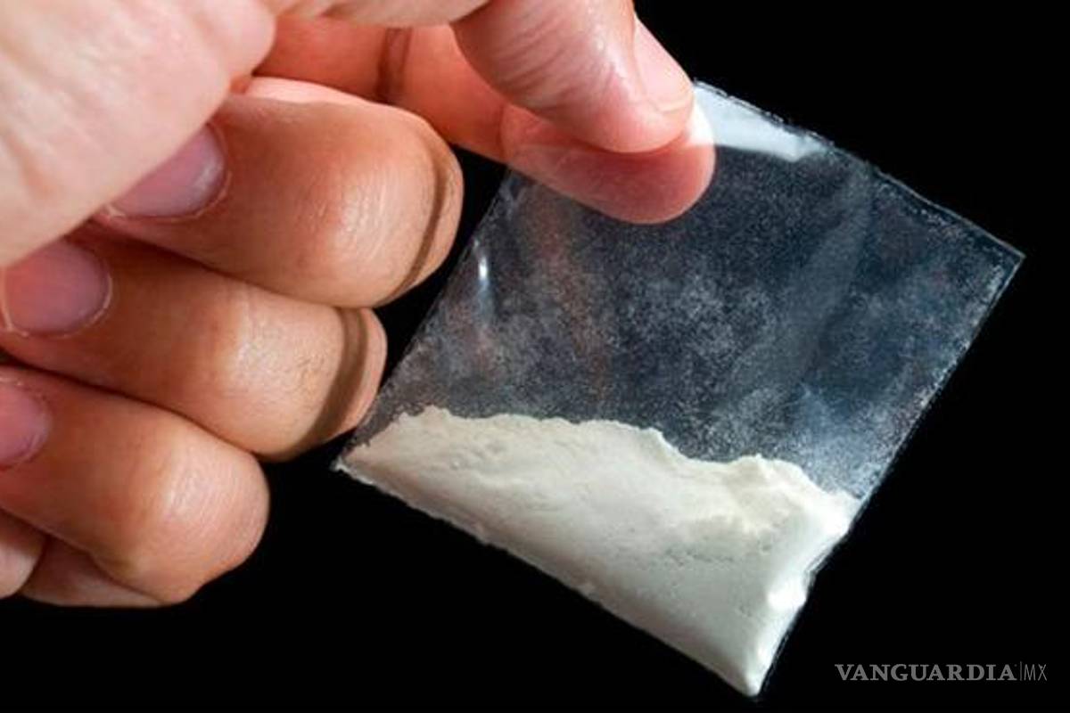 Aseguran autoridades a dos personas con drogas en Saltillo