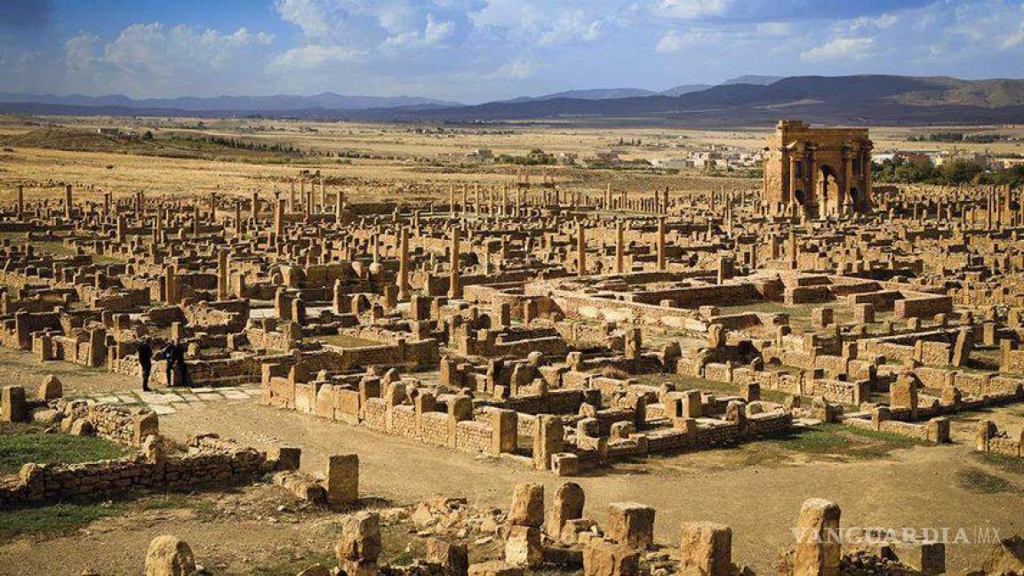 Hallan tres nuevos sitios arqueológicos con grabados rupestres en Argelia