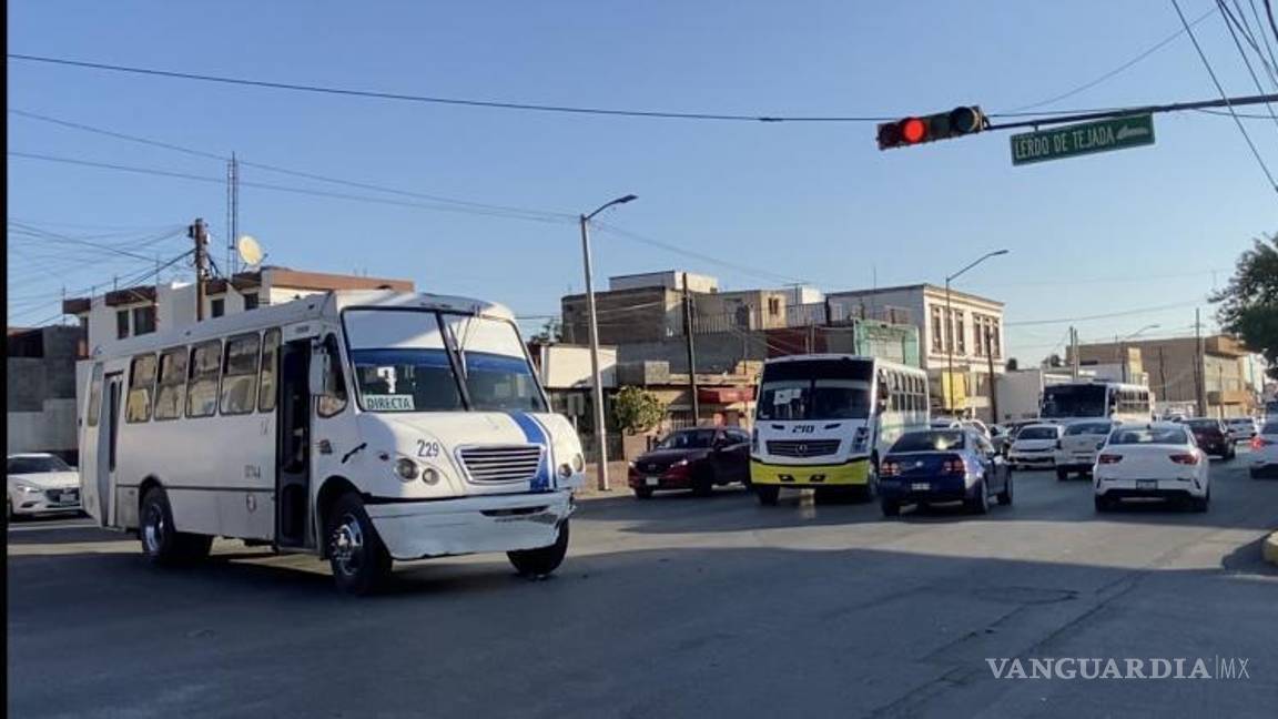 $!El impacto ocurrió en el cruce de la calzada Emilio Carranza con la calle Lerdo de Tejada.