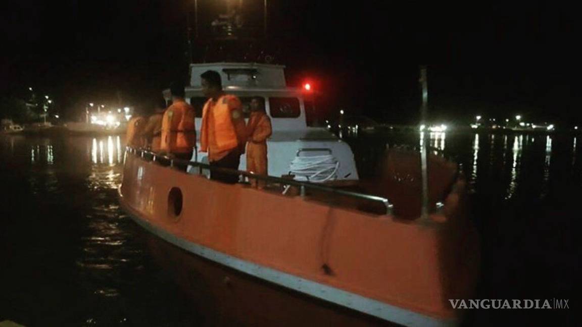 $!Se incendia ferry en Mar de Java; al menos 5 muertos