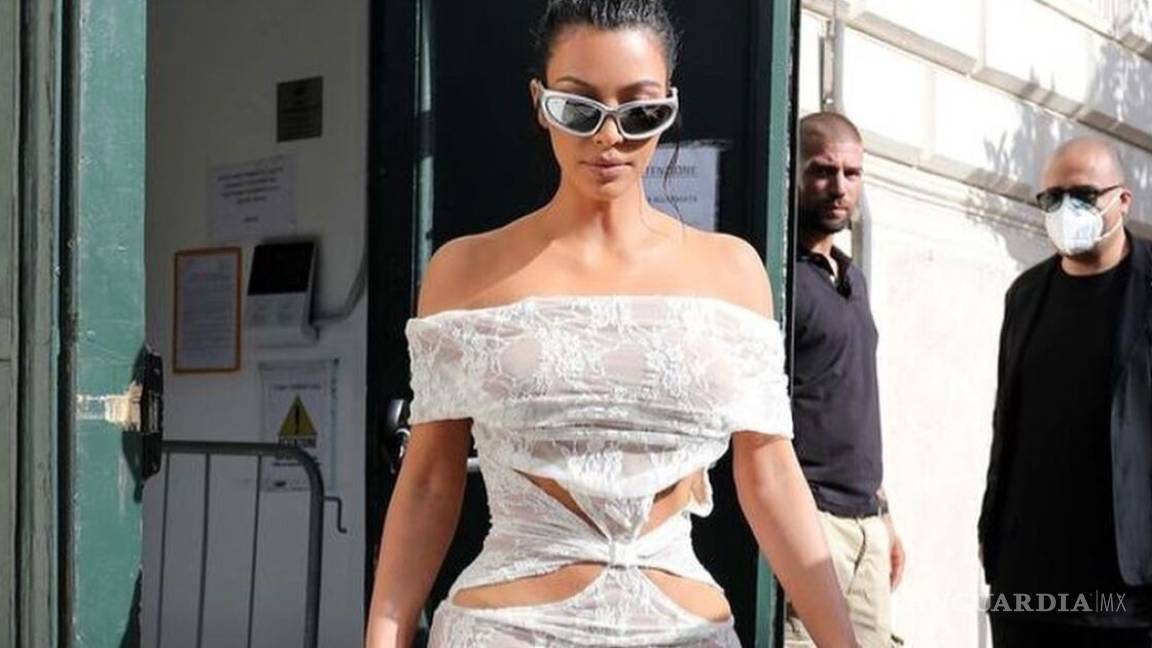 Polémica por diseño mexicano con el que Kim Kardashian visita el Vaticano