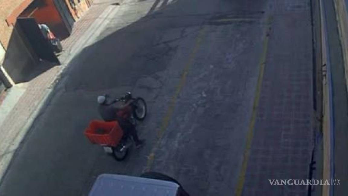 Oootra vez cámara de seguridad capta robo en la Zona Centro de Saltillo