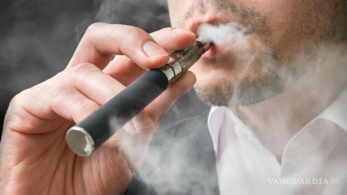Vapeadores y cigarros electrónicos son la ‘nueva cara del enemigo de la salud’, acusa Gatell