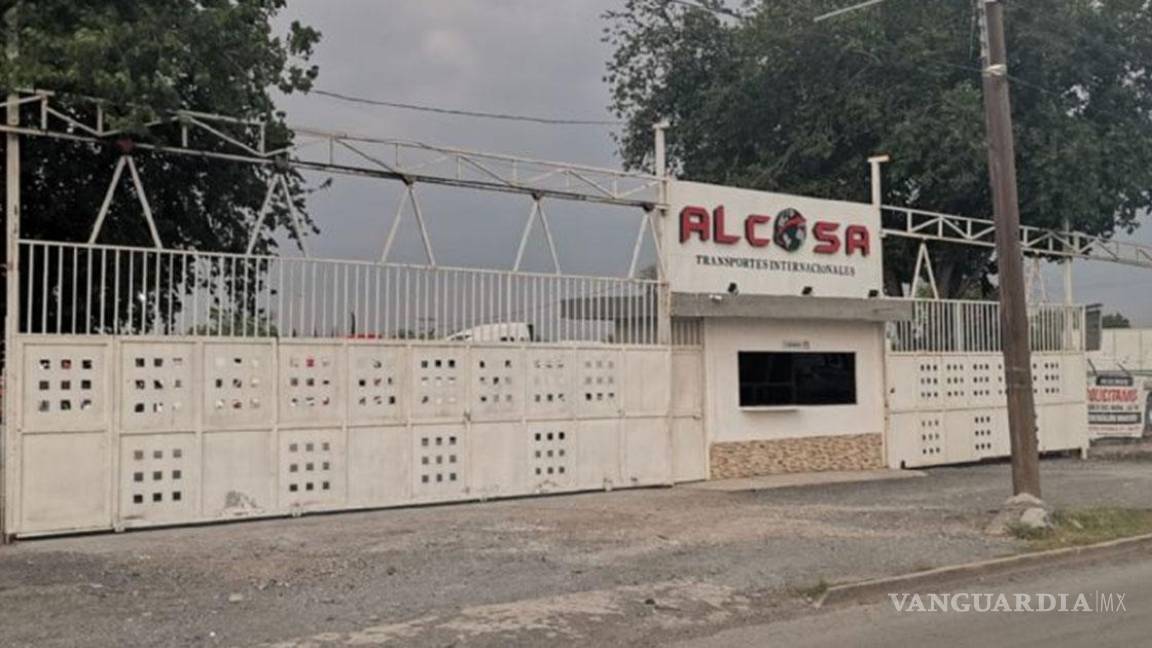 $!La familia de Debanhi dijo que en una imagen se le ve a la joven caminar unos metros hacia la fachada de esta empresa: “Transportes Internacionales Alcosa”.